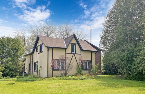 Brock House | Hidden Farm Escape In The Heart Of Kawarthas