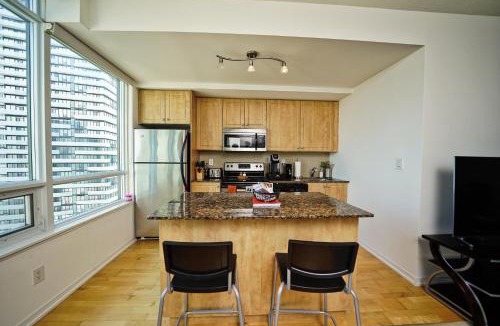 Toronto Entertainment District Apartment | High-Floor Downtown 1BR with Queen bed by CN Tower