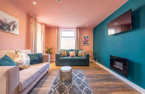 Thornton-Cleveleys Apartment | HIGHCLIFFE EMERALD SUITE - BEACHFRONT - SLEEPS 6