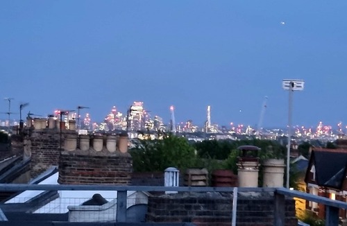 Hillrise Apartment | Highgate 2-Bed Apartment | Sunny Roof Terrace | Sleeps 5