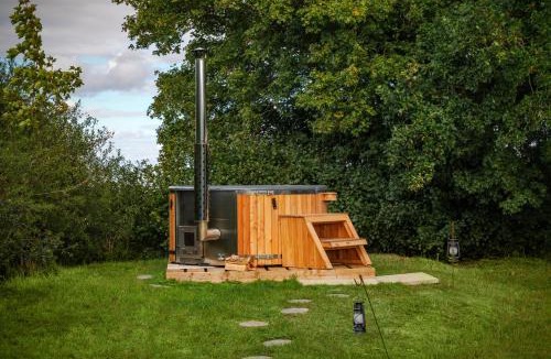 Purleigh Other | Hill Top Hideaway Shepherds Hut with Hot Tub