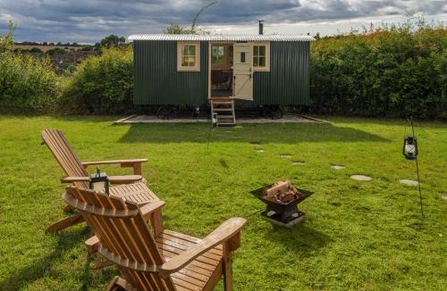 Purleigh Other | Hill Top Hideaway Shepherds Hut with Hot Tub