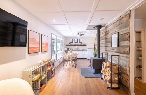 Irondale Cottage | Hills Haven Luxury Cottage - Minden Hills Escape for the Nature Enthusiast