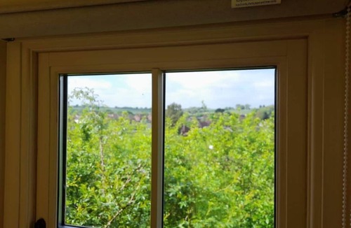 Purleigh House | Hilltop Shepherds hut retreat with Hot tub