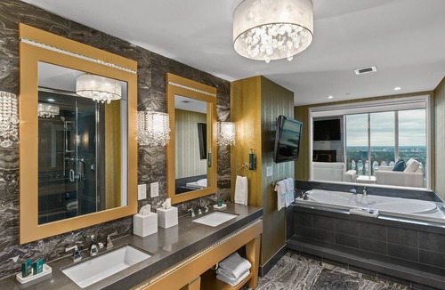Fallsview Hotel | Hilton Niagara Falls/Fallsview Hotel & Suites