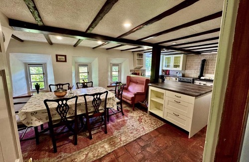 Tillicoultry Apartment | Historic 1600 Cottage with Hot Tub, Private Estate