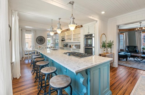 Kingsville House | Historic Luxury Retreat in Downtown Kingsville