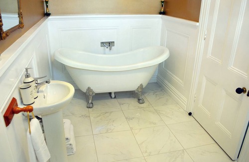 Kumara Hotel | Historic Seddon Suite at Theatre Royal Hotel