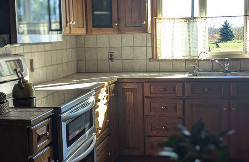 Fort Erie House | Hobby Farm and Hunting Cottage