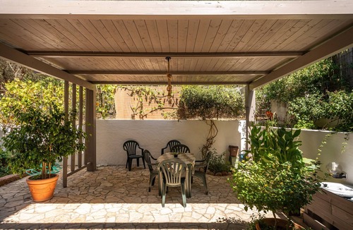 Sant'Anna Arresi Apartment | Holiday Apartment "Sapposentu de Dinu" with Wi-Fi, Terrace & Garden