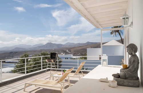 Macher House | Holiday Apartment “Amanecer ” with Ocean and Mountain View, Terrace and Pools