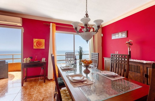 Radazul Apartment | Holiday Apartment 'Beautiful 3 Bedrooms Wifi Sea View' with Sea View, Wi-Fi and Air Conditioning