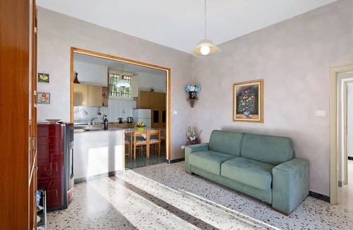 San Lazzaro Apartment | Holiday Apartment 'Casa Vacanza Bella Veduta' with Mountain and Sea Views