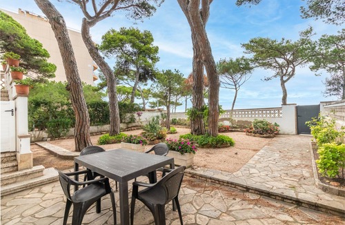 Platja d'Aro Apartment | Holiday Apartment "Planta Baixa" with Private Garden & Wi-Fi