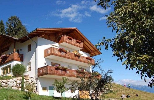 Tesimo Apartment | Holiday apartment with balcony