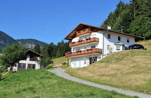 Tesimo Apartment | Holiday apartment with balcony