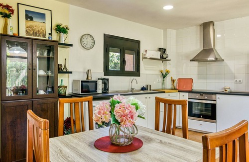 Torroella de Montgri Apartment | Holiday Home 'Castell del Montgrí Baix' with Mountain Views and Wi-Fi