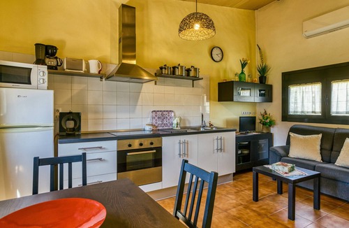 Torroella de Montgri House | Holiday Home 'Castell del Montgrí' with Mountain Views, Pool and Wi-Fi