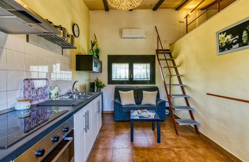 Torroella de Montgri House | Holiday Home "La Paisa" with Mountain Views and Wi-Fi
