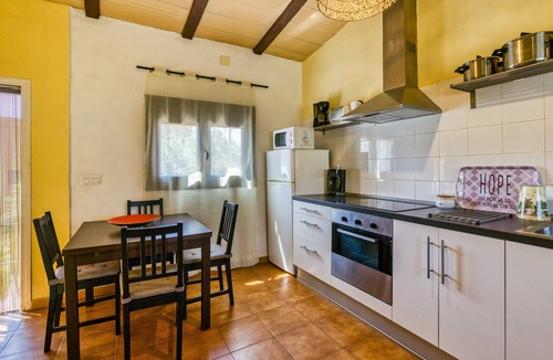 Torroella de Montgri House | Holiday Home "La Paisa" with Mountain Views and Wi-Fi