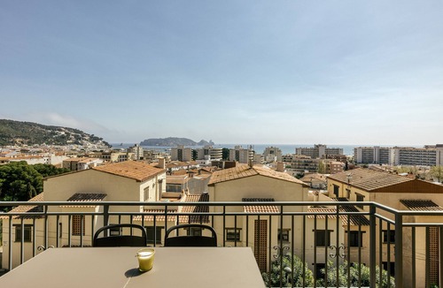 L'Estartit House | Holiday Home 'Casa Con Vistas A Las Illes Medes' with Sea View, Wi-Fi and Air Conditioning