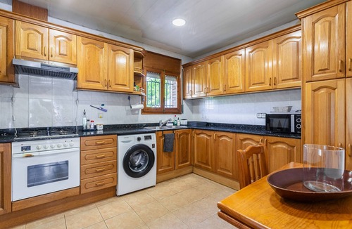 Macanet de la Selva House | Holiday Home 'Villa Toro' with Mountain Views, Wi-Fi and Air Conditioning