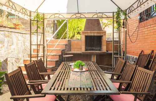Macanet de la Selva House | Holiday Home 'Villa Toro' with Mountain Views, Wi-Fi and Air Conditioning