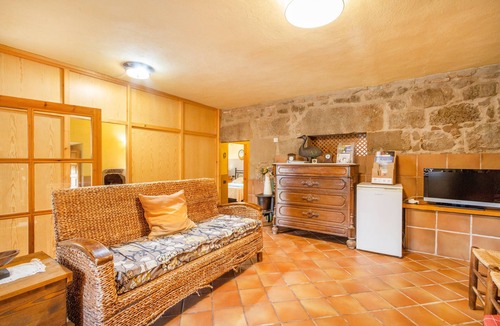 Casserres House | Holiday Home 'Cal Viudet Vell' with Mountain View, Private Pool and Wi-Fi