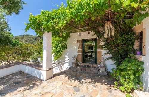 Tossa de Mar House | Holiday Home 'Can Garriga' with Mountain View, Private Terrace and Wi-Fi
