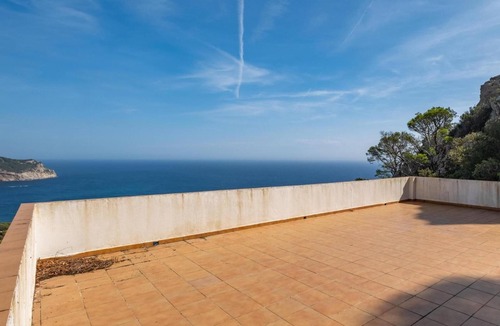 Tamariu House | Holiday Home 'Casa Con Vistas' with Sea View, Private Terrace and Wi-Fi