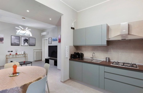 Imperia House | Holiday Home 'Casa Margherita' with Shared Pool, Wi-Fi and Air Conditioning