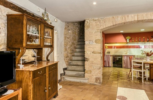 Orriols House | Holiday Home 'Grans Paissatges' with Private Terrace, Balcony & Wi-Fi