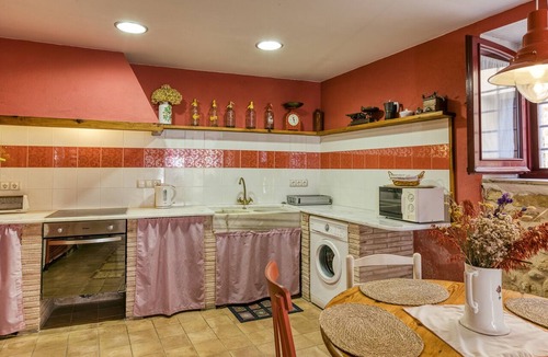 Orriols House | Holiday Home 'Grans Paissatges' with Private Terrace, Balcony & Wi-Fi