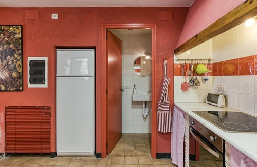 Orriols House | Holiday Home 'Grans Paissatges' with Private Terrace, Balcony & Wi-Fi
