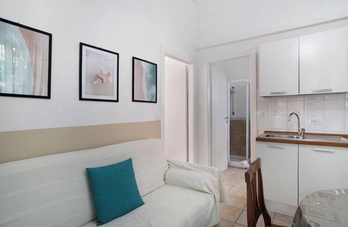 Diano Marina House | Holiday Home "Holiday Sea 1" with Garden & Balcony
