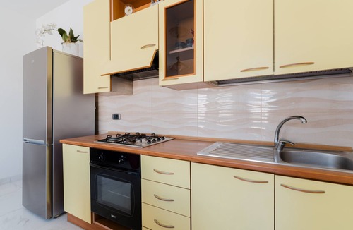Torre San Giovanni House | Holiday Home 'Casa 406' with Balcony and Air Conditioning
