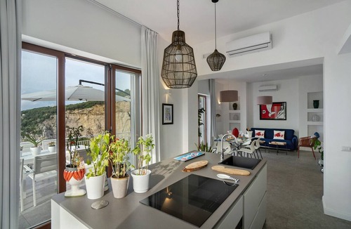 Massa Lubrense Villa | Holiday Home 'Luxury Villa - La Balena Blu' with Sea View, Wi-Fi and Air Conditioning