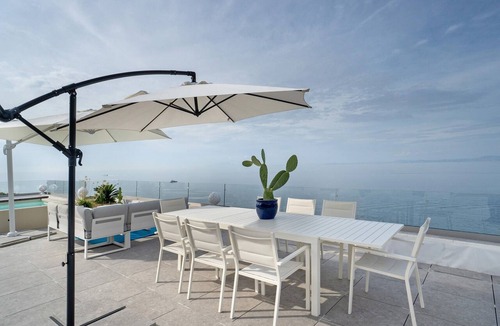 Massa Lubrense Villa | Holiday Home 'Luxury Villa - La Balena Blu' with Sea View, Wi-Fi and Air Conditioning