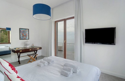 Massa Lubrense Villa | Holiday Home 'Luxury Villa - La Balena Blu' with Sea View, Wi-Fi and Air Conditioning