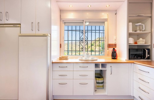 Malaga-Este House | Holiday Home 'New House In Malaga Nature' with Mountain Views, Wi-Fi and Air Conditioning