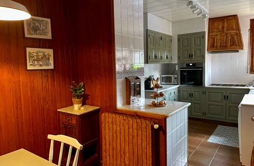 Mont-Ras House | Holiday Home 'Rocaclara' with Private Pool, Garden, and Wi-Fi