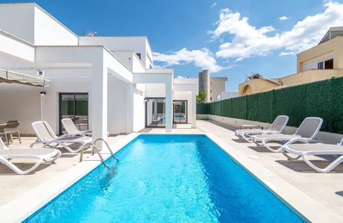 Can Picafort House | Holiday Home 'Sam 3' with Private Pool, Wi-Fi and Air Conditioning