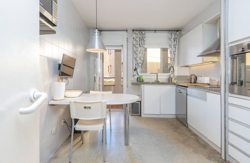 Banyoles House | Holiday Home 'Siker' with Private Terrace and Wi-Fi
