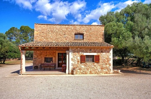 Algaida House | Holiday Home Son Garbi with Mountain View, Wi-Fi, A/C, Pool, Garden, Terrace & Balcony