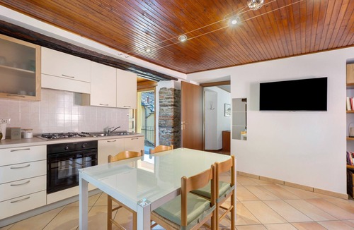 Crabbia House | Holiday Home 'Vicolino' with Balcony and Wi-Fi
