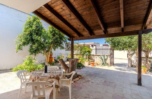 Torre Castiglione House | Holiday Home 'Villa Ottavia' with Private Terrace, Wi-Fi and Air Conditioning