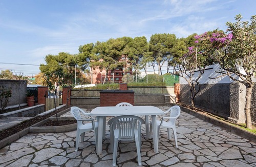 Rubi House | Holiday Home "Villa Julia" with Private Terrace, Wi-Fi and Air Conditioning