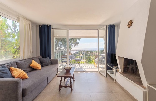 Tossa de Mar House | Holiday Home 'Yves' with Sea View, Private Terrace and Wi-Fi