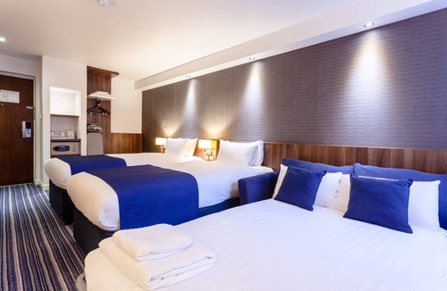 Ingliston Hotel | Holiday Inn Express Edinburgh Airport by IHG