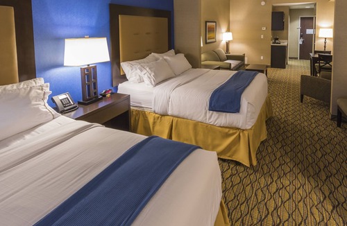 Thunder Bay Hotel | Holiday Inn Express & Suites Thunder Bay by IHG
